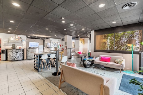 Reception. Ibis Styles Toulouse Centre Canal du Midi