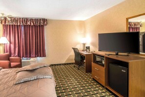 Desk, laptop workspace, iron/ironing board, free WiFi