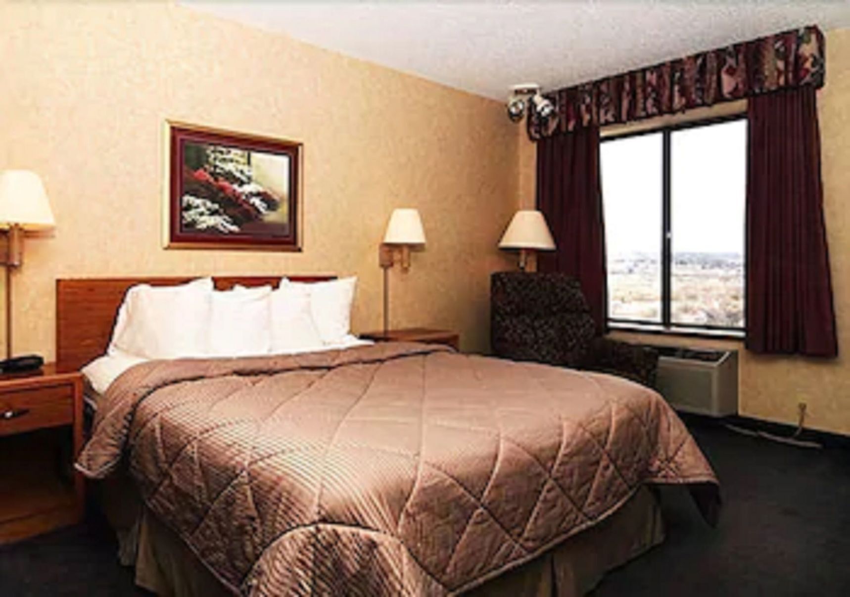 Desk, laptop workspace, iron/ironing board, free WiFi
