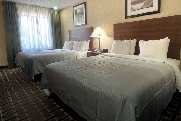 مكتب ومساحة عمل للكمبيوتر المحمول ومكواة/لوح كي وواي فاي مجانًا