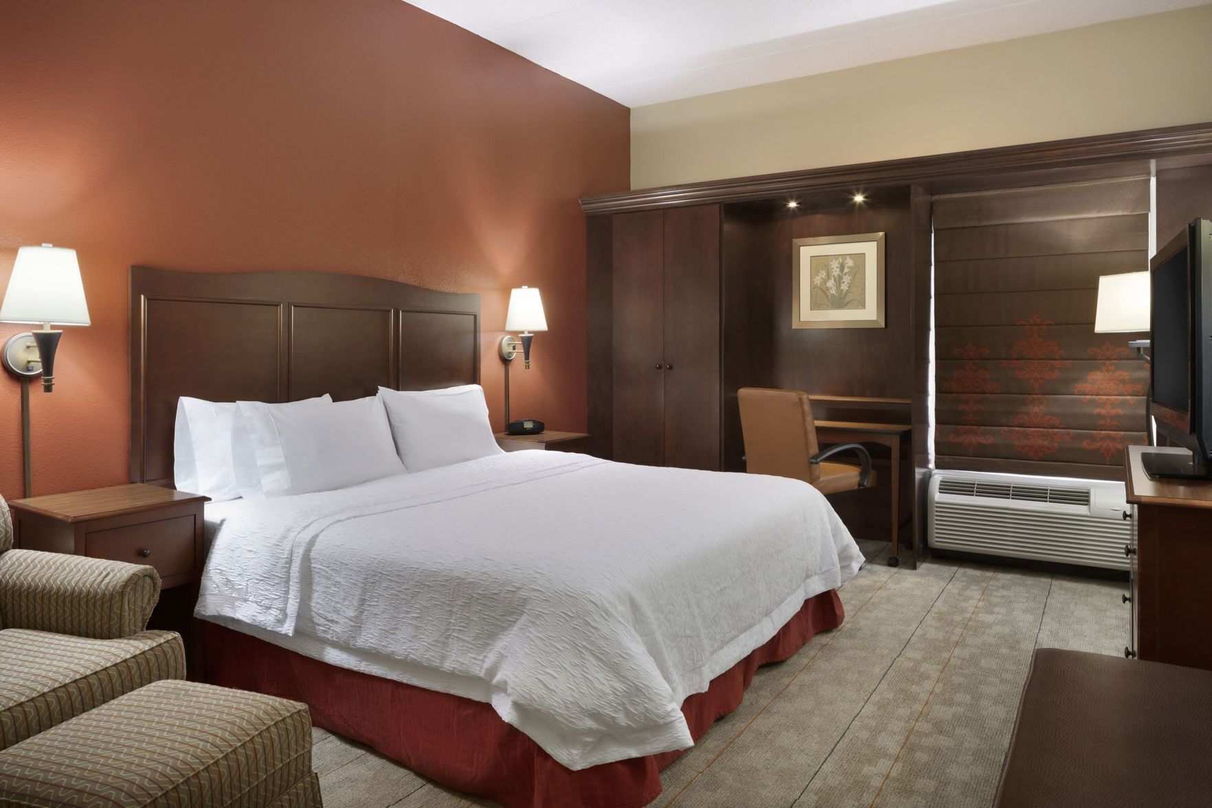 Luxe beddengoed, pillowtop-bedden, een kluis op de kamer, een bureau