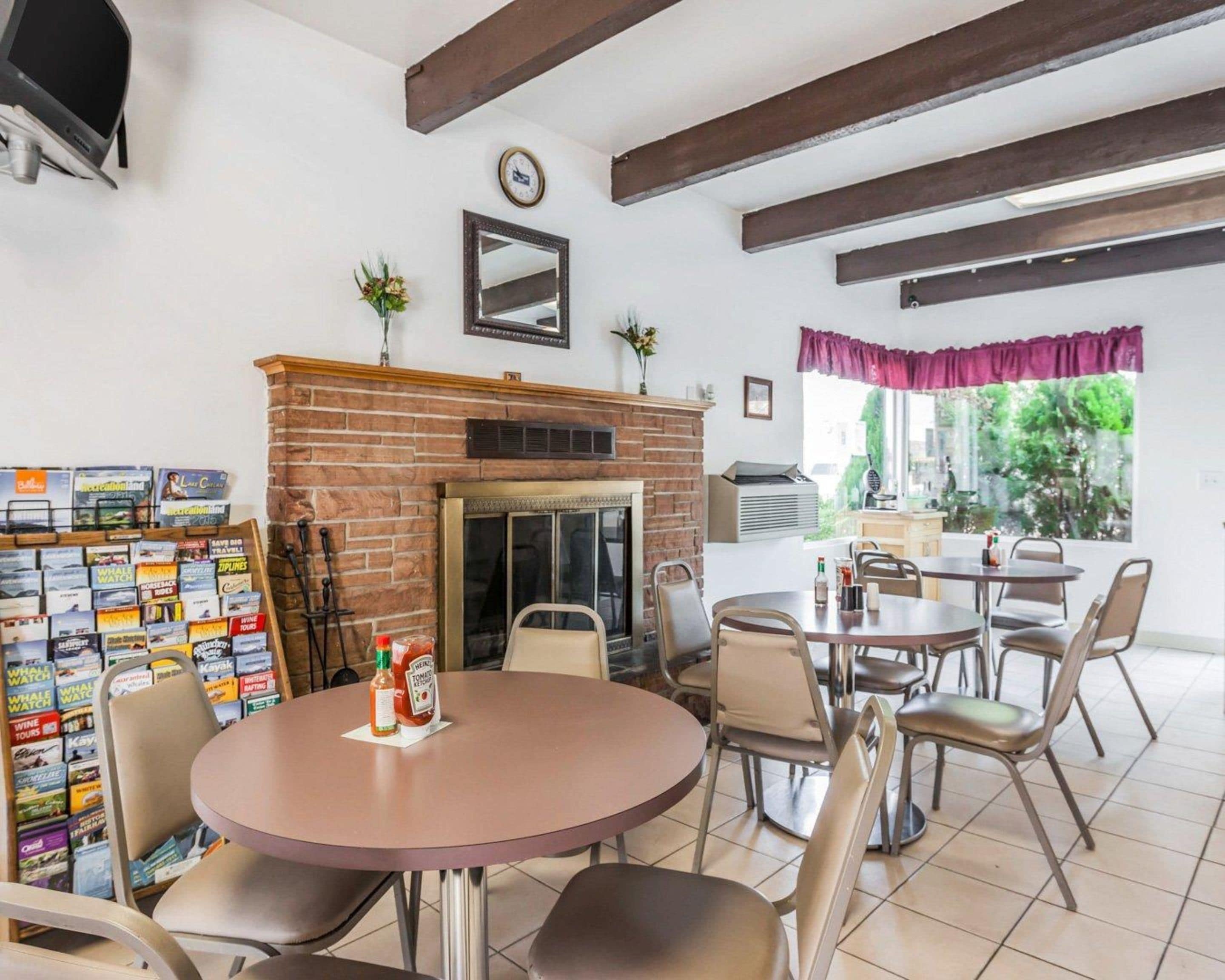 含每日吃到飽早餐