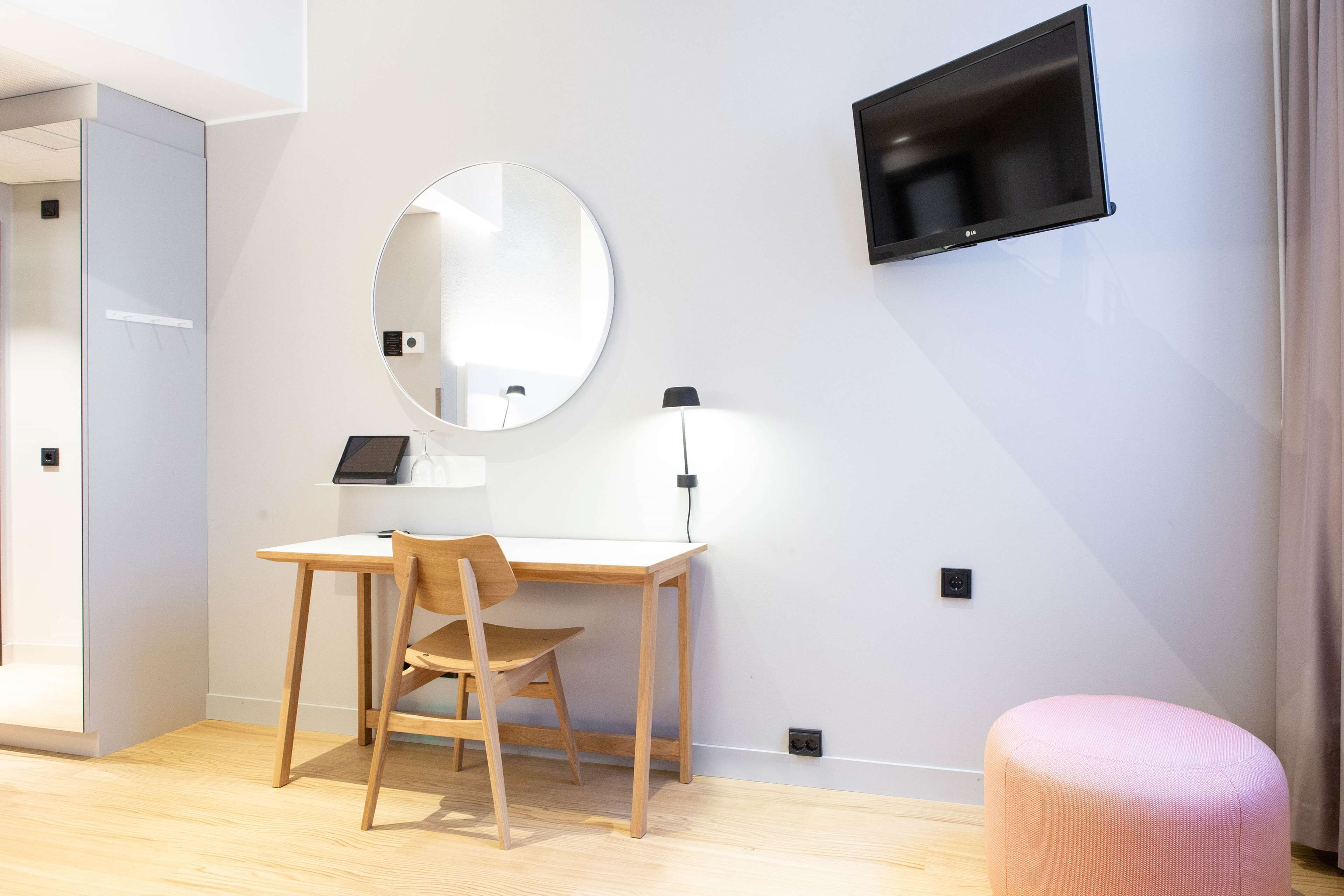 single room | 1 bedroom, desk, blackout curtains, free cots/infant beds