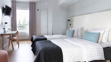 Escritorio, cortinas blackout, cunas gratuitas y wifi