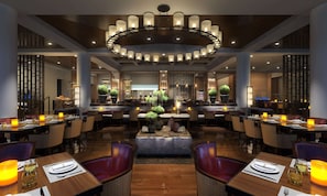 4 restaurants, breakfast, lunch, dinner served; Italian cuisine