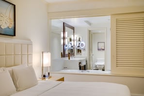 Chambre Deluxe, 2 lits jumeaux, vue sur l’océan, au bord de l’océan | Couette en duvet, minibar, coffre-fort, ameublement unique