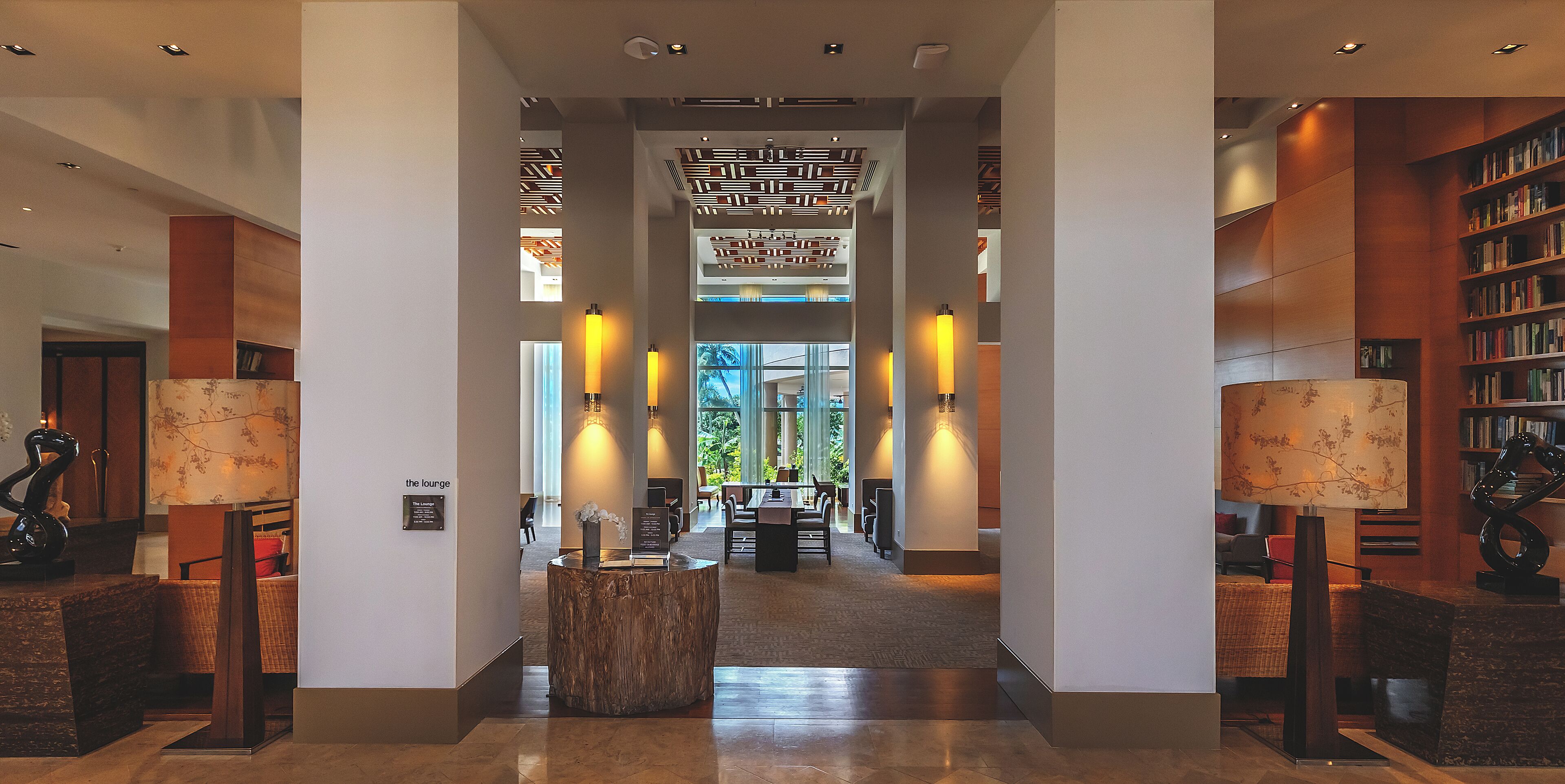 2 bars/lounges, lobby lounge