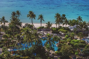 4 outdoor pools, open 9:00 AM to 7:00 PM, pool umbrellas