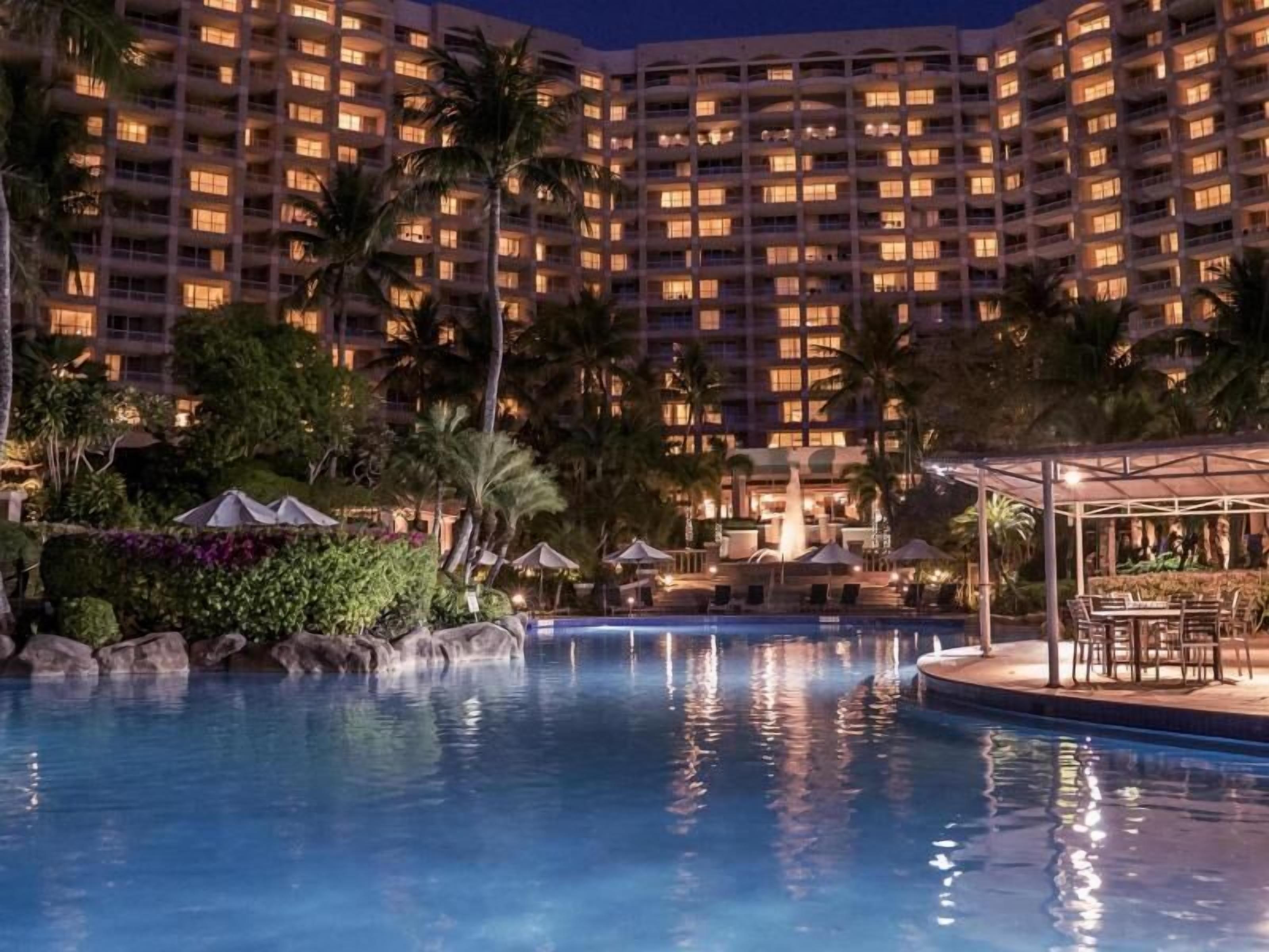 حمام سباحة | 4 من حمّامات السباحة الخارجية، مظلات على حمّام السباحة