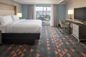 Premium bedding, pillowtop beds, in-room safe, desk - Holiday Inn Portland - Columbia Riverfront by IHG (Portland)