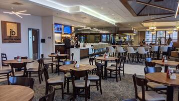 Frukost enligt egen beställning varje dag mot avgift