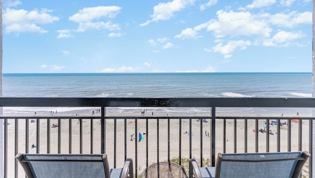 A balcony with a view of the beach and ocean. - Sun N Sand Resort (Myrtle Beach)