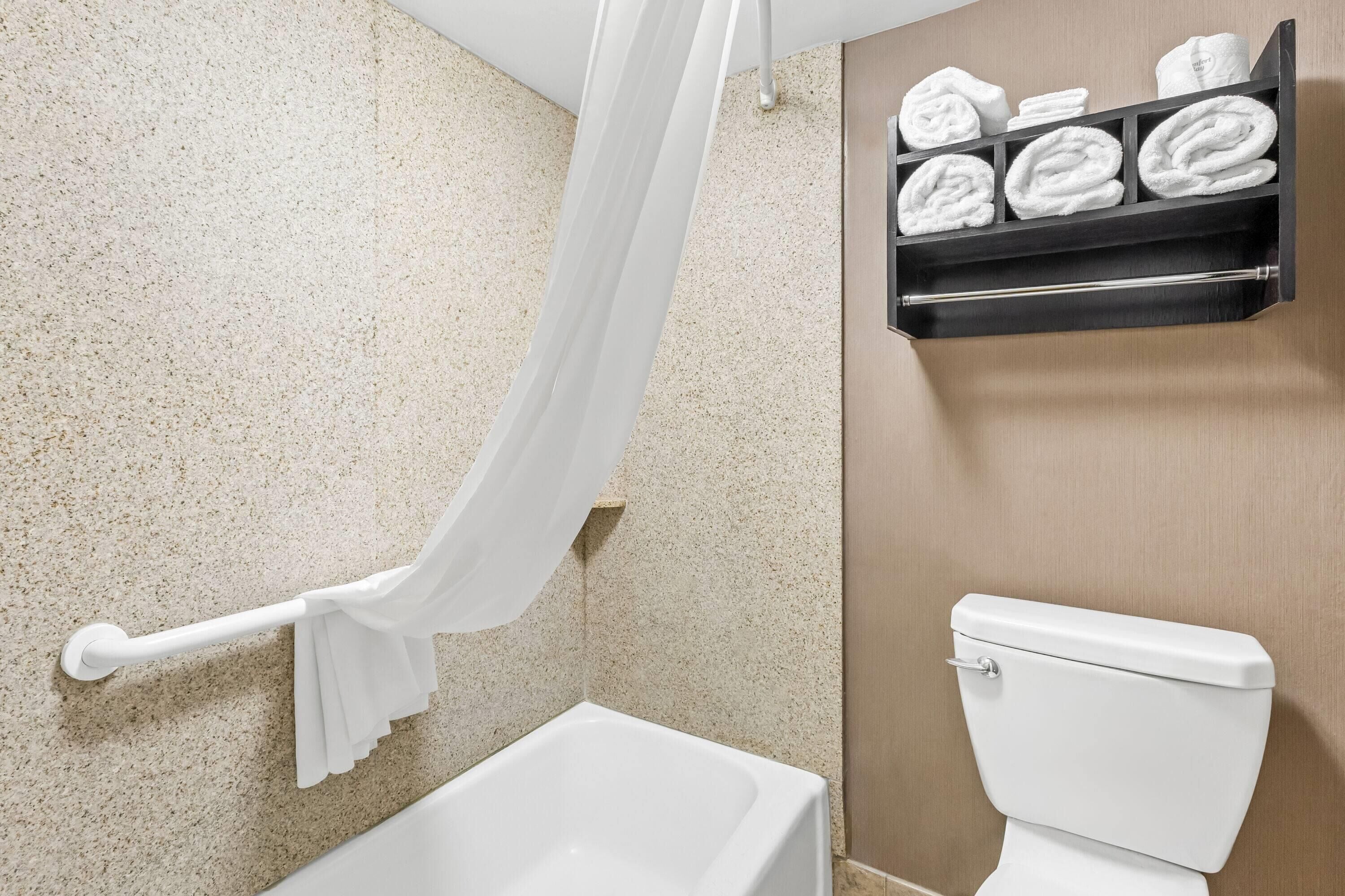 Studio Suite, Non Smoking (3 Queen Beds) | Bathroom | Combined shower/tub, hair dryer, towels