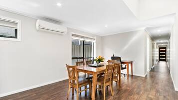 3 Bedroom Apartment | Dining room