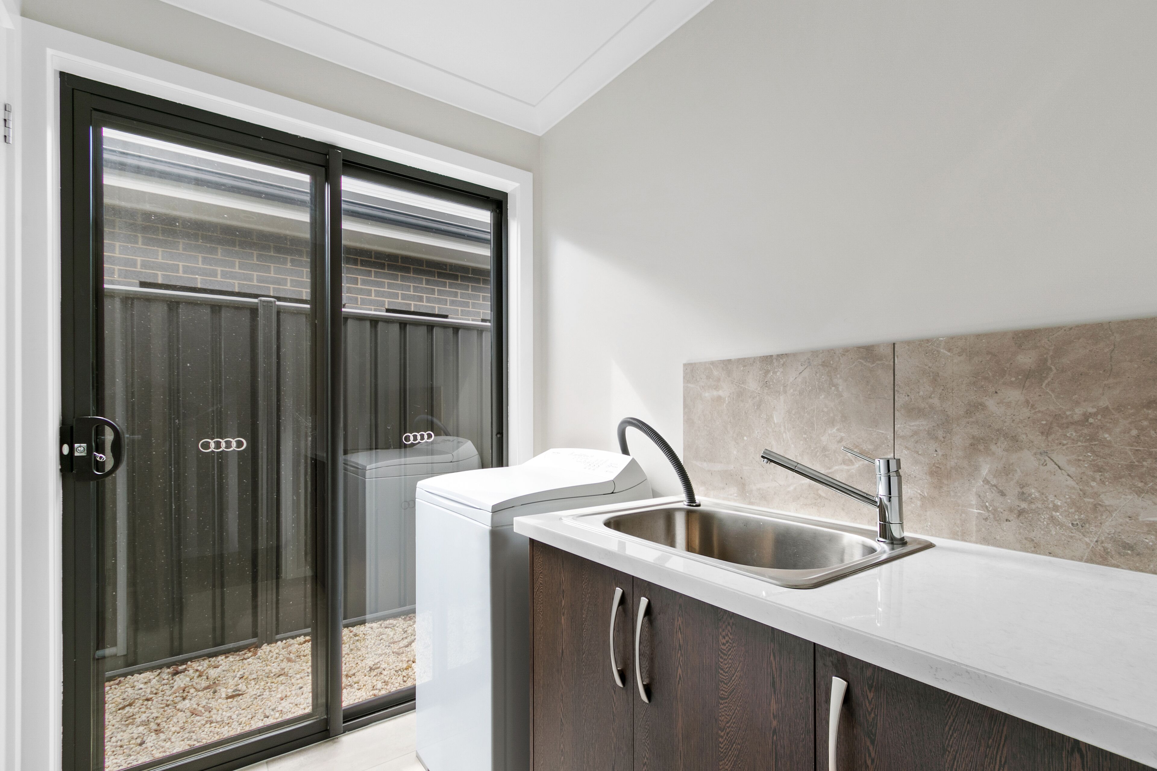 3 bedroom apartment | laundry