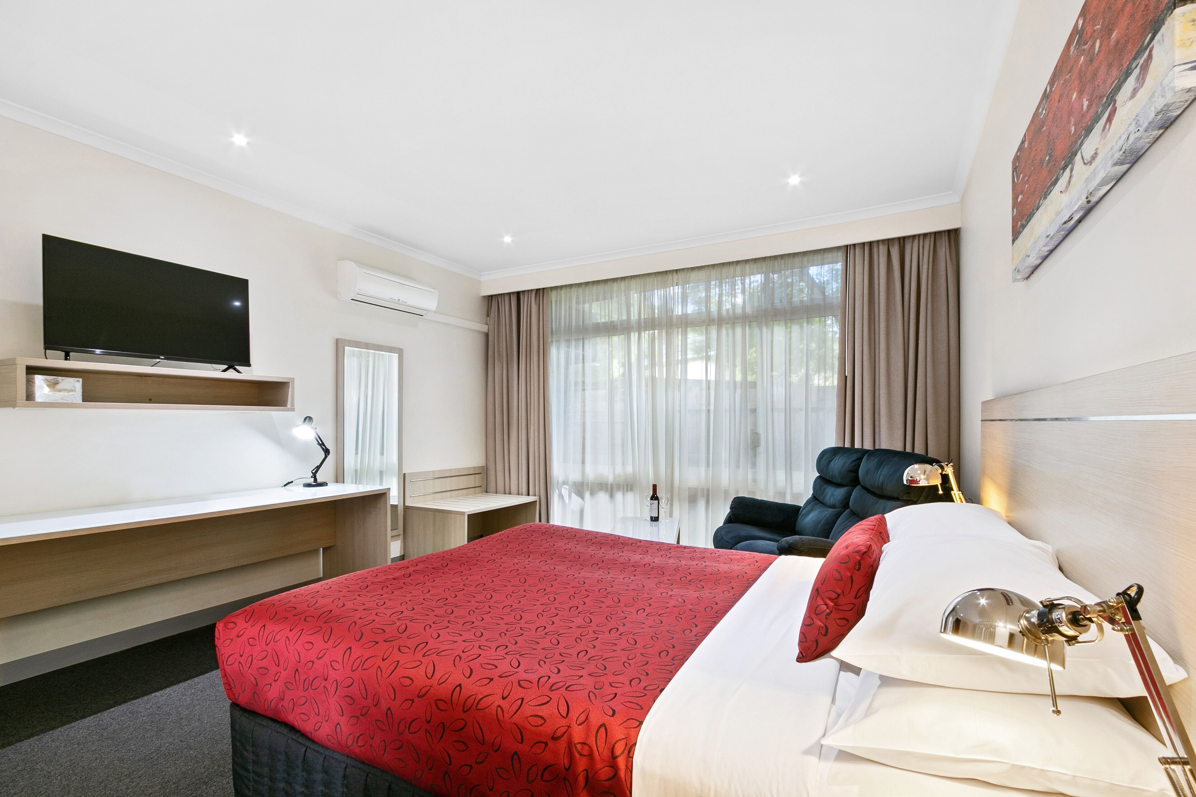 executive queen | premium bedding, pillow-top beds, minibar, laptop workspace