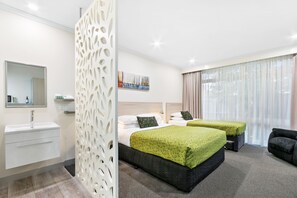 Executive Twin | Premium bedding, pillowtop beds, minibar, laptop workspace - The Aspen & Apartments (Sale)