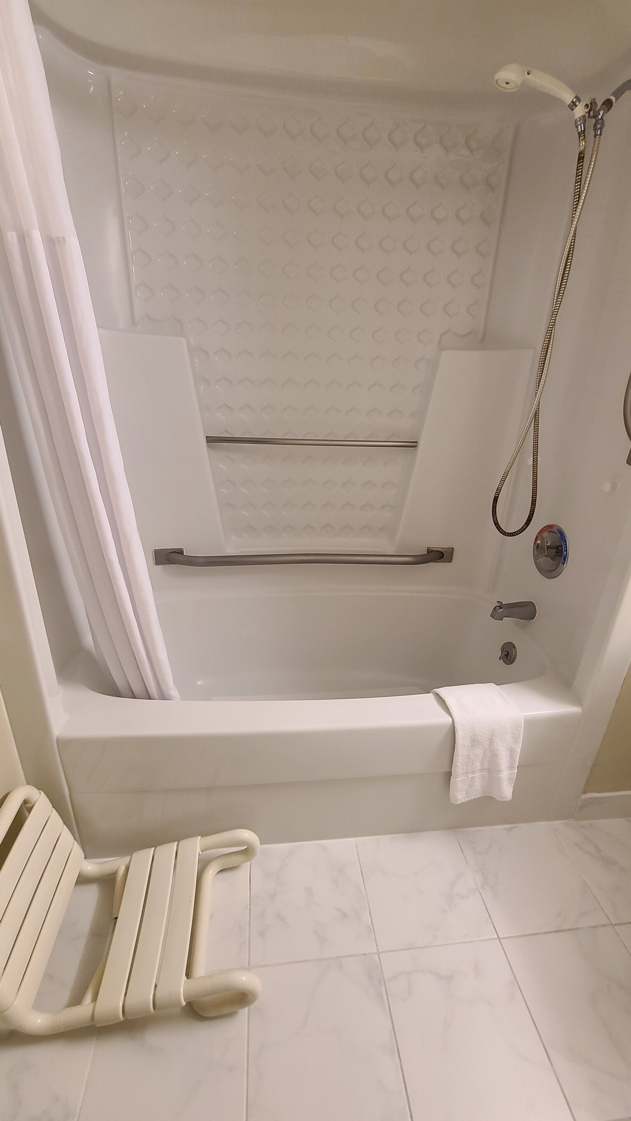 combined shower/bathtub, free toiletries, hair dryer, towels