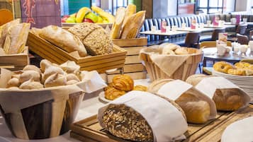 Daily to-go breakfast (GBP 25.00 per person)