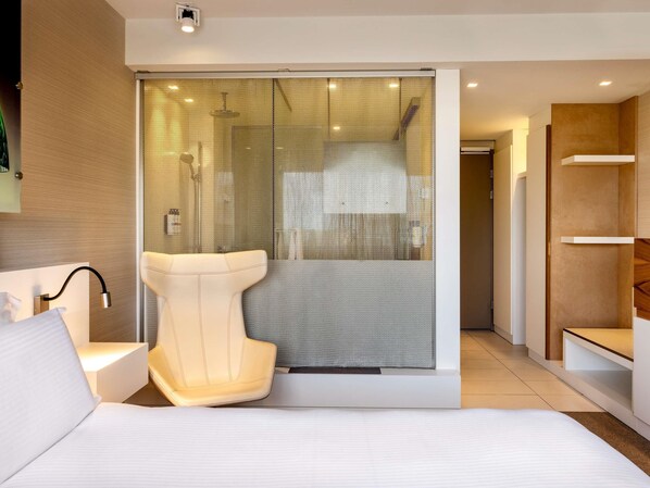 Kamar Deluks, 1 Tempat Tidur Queen | Seprai premium, bantalan ekstra lembut, brankas, dan meja kerja