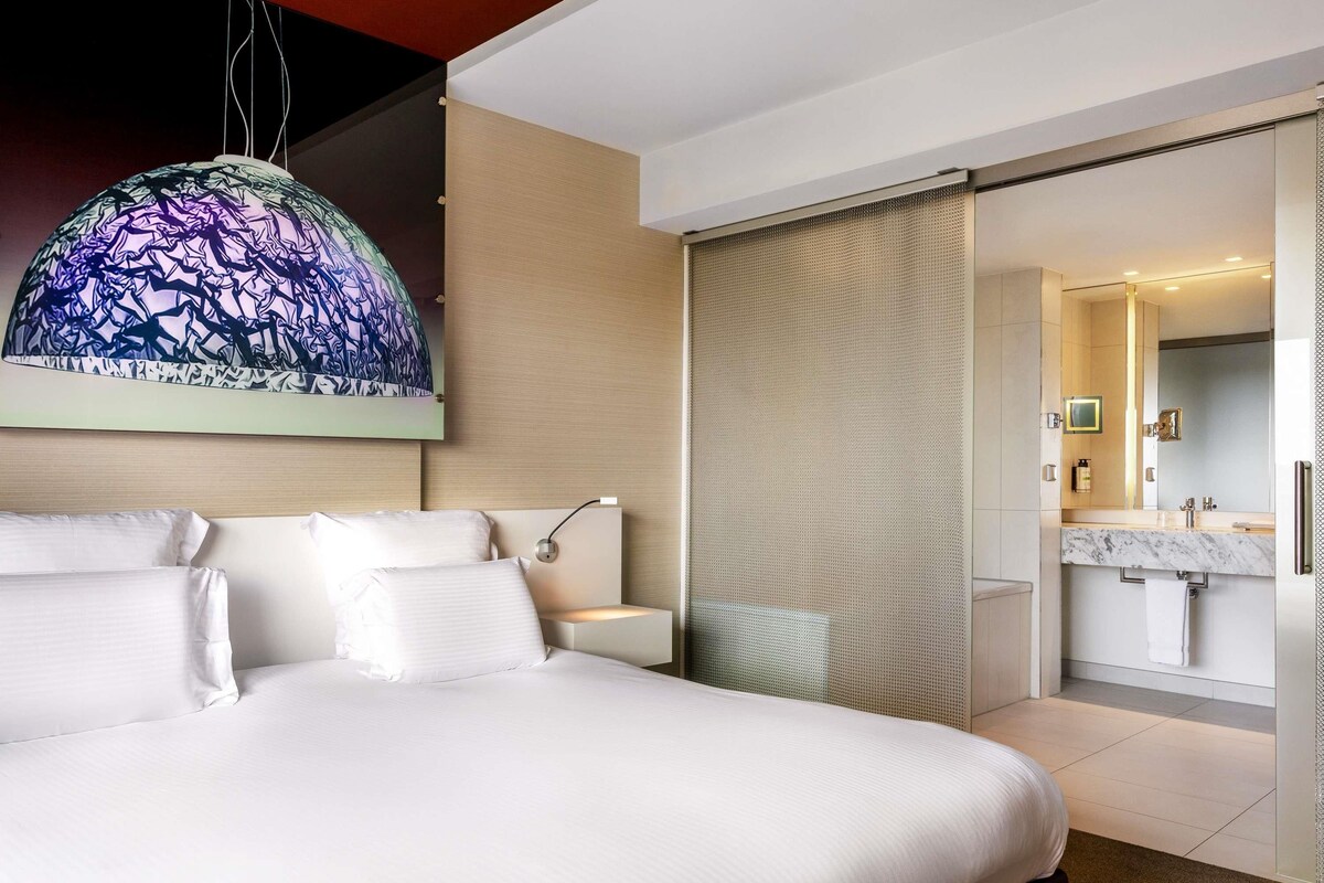 Exclusive Suite, 1 King Bed | Premium bedding, pillowtop beds, in-room safe, desk