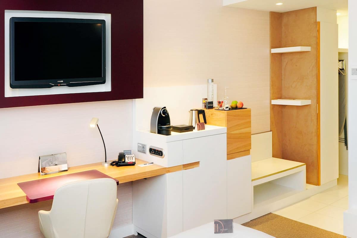 Premium bedding, pillowtop beds, in-room safe, desk
