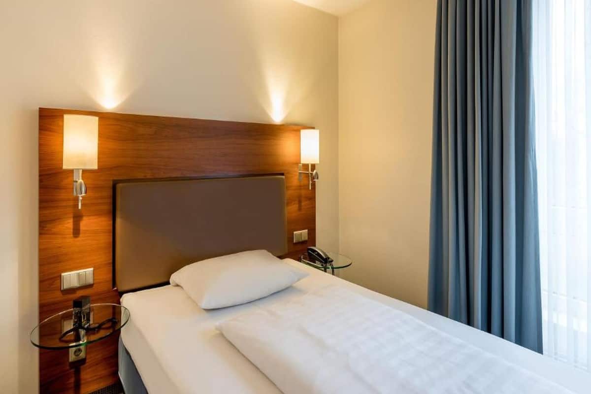 Standard Single Room | Premium bedding, in-room safe, desk, blackout curtains