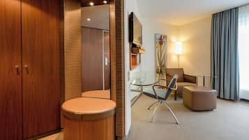 Luxe beddengoed, een kluis op de kamer, een bureau