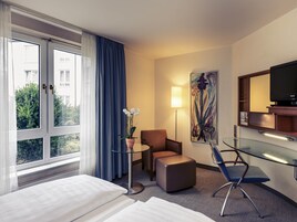 Premium bedding, in-room safe, desk, blackout drapes