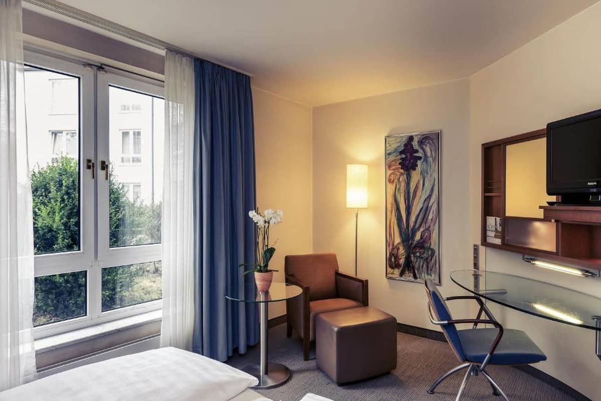 Superior Single Room | Premium bedding, in-room safe, desk, blackout curtains