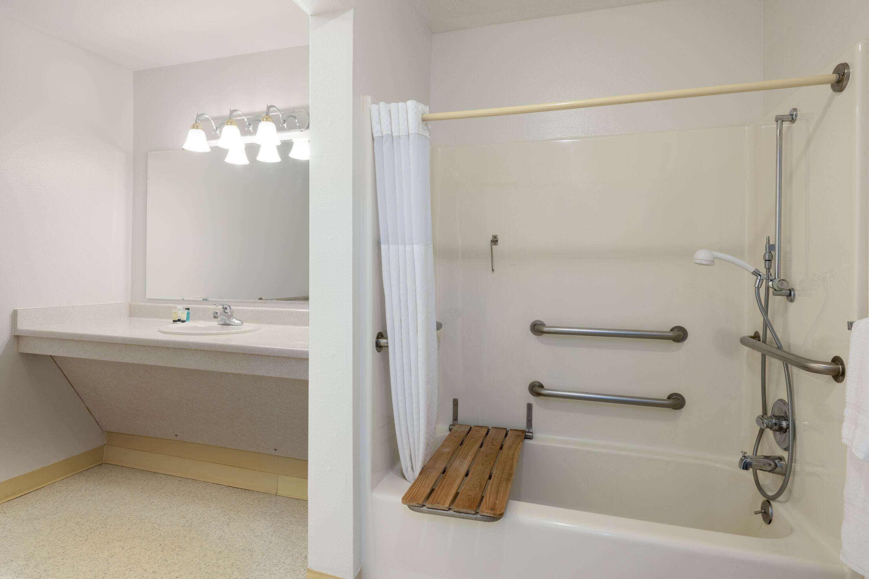 Kamar mandi difabel