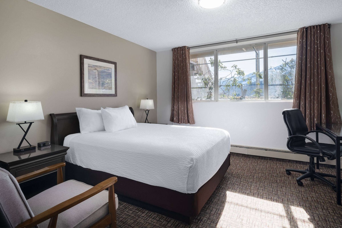 Room, 1 Queen Bed, Non Smoking (Lower Flow)