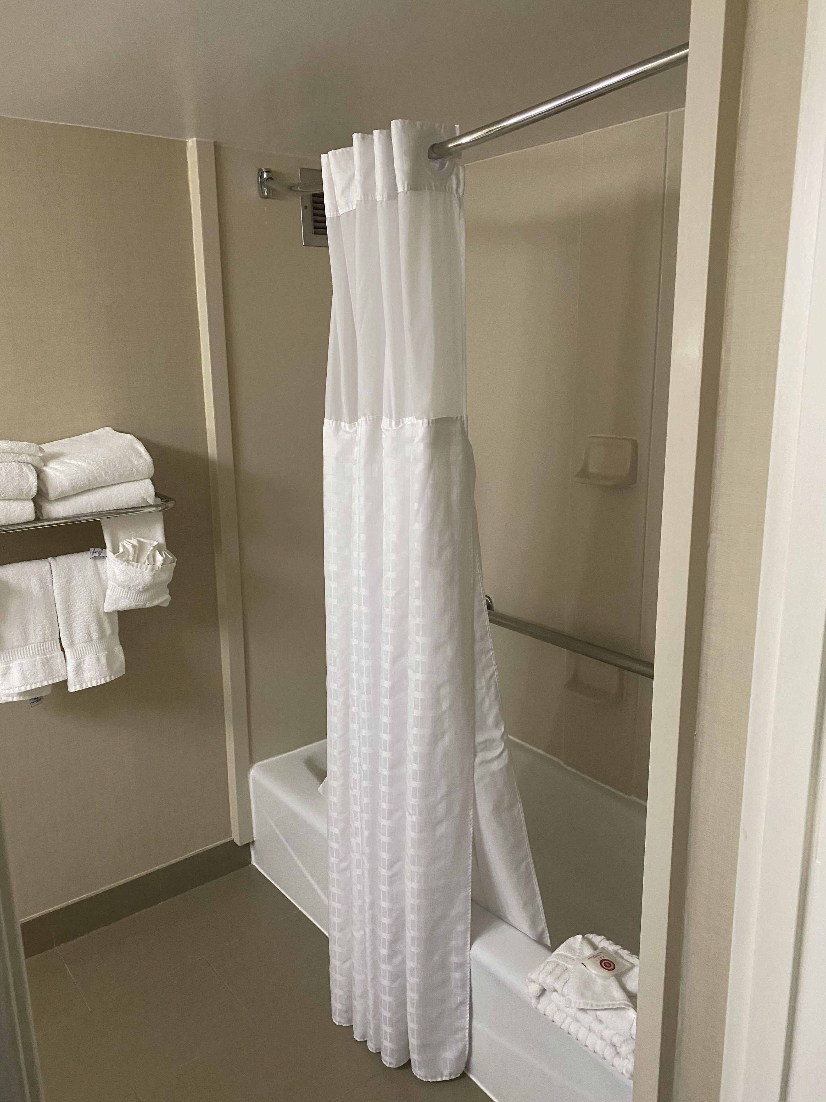 combined shower/bathtub, free toiletries, hair dryer, slippers