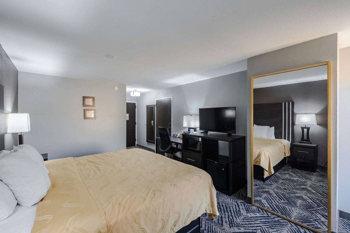 Desk, iron/ironing board, rollaway beds, free WiFi