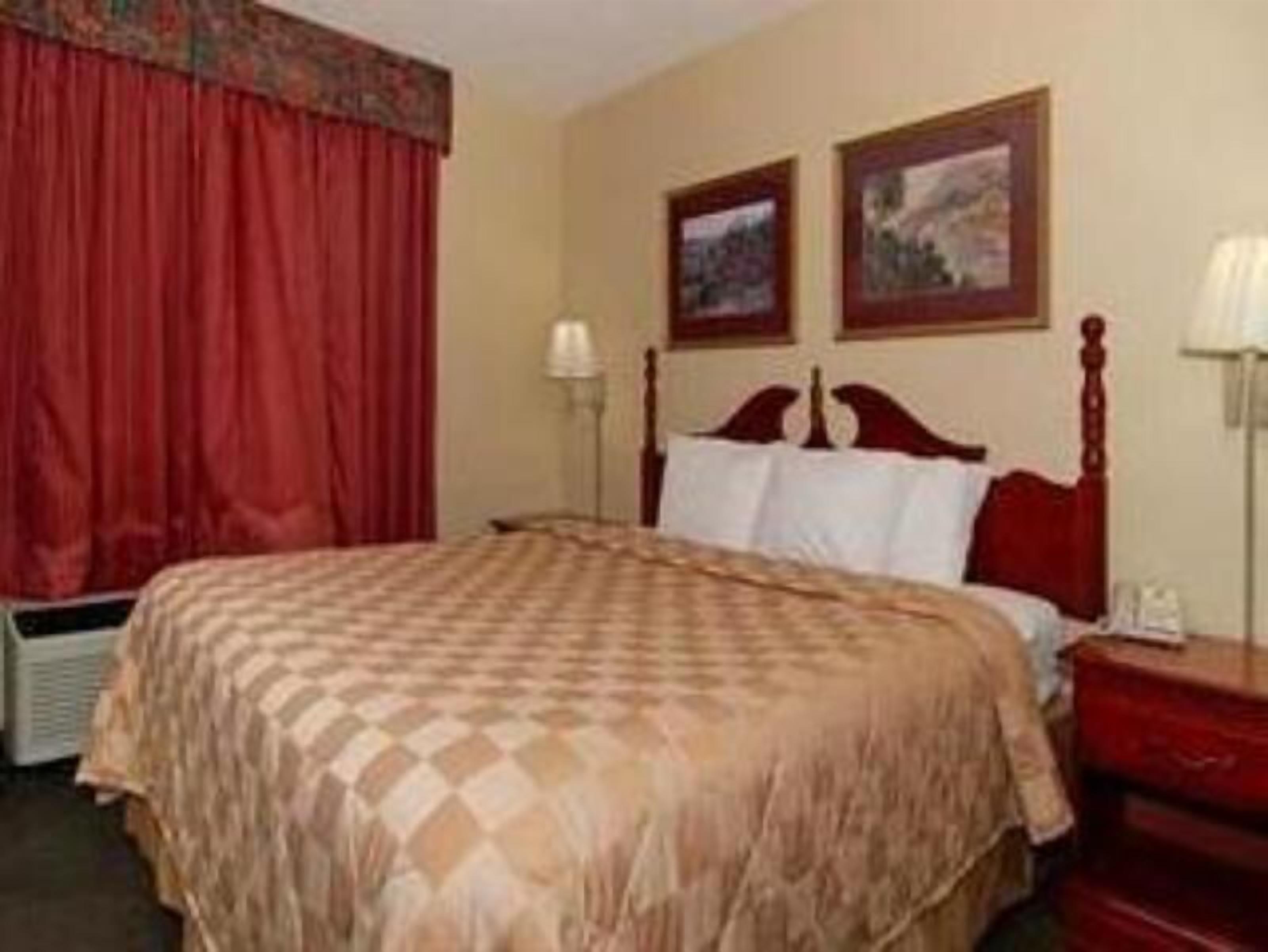 Desk, iron/ironing board, rollaway beds, free WiFi
