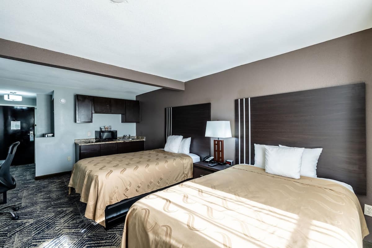 Desk, iron/ironing board, rollaway beds, free WiFi