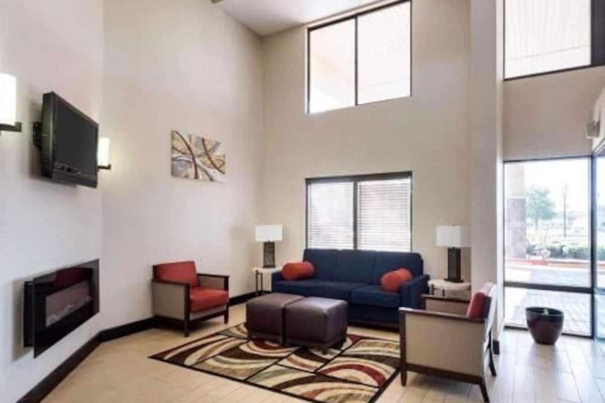 Living area | Flat-screen TV