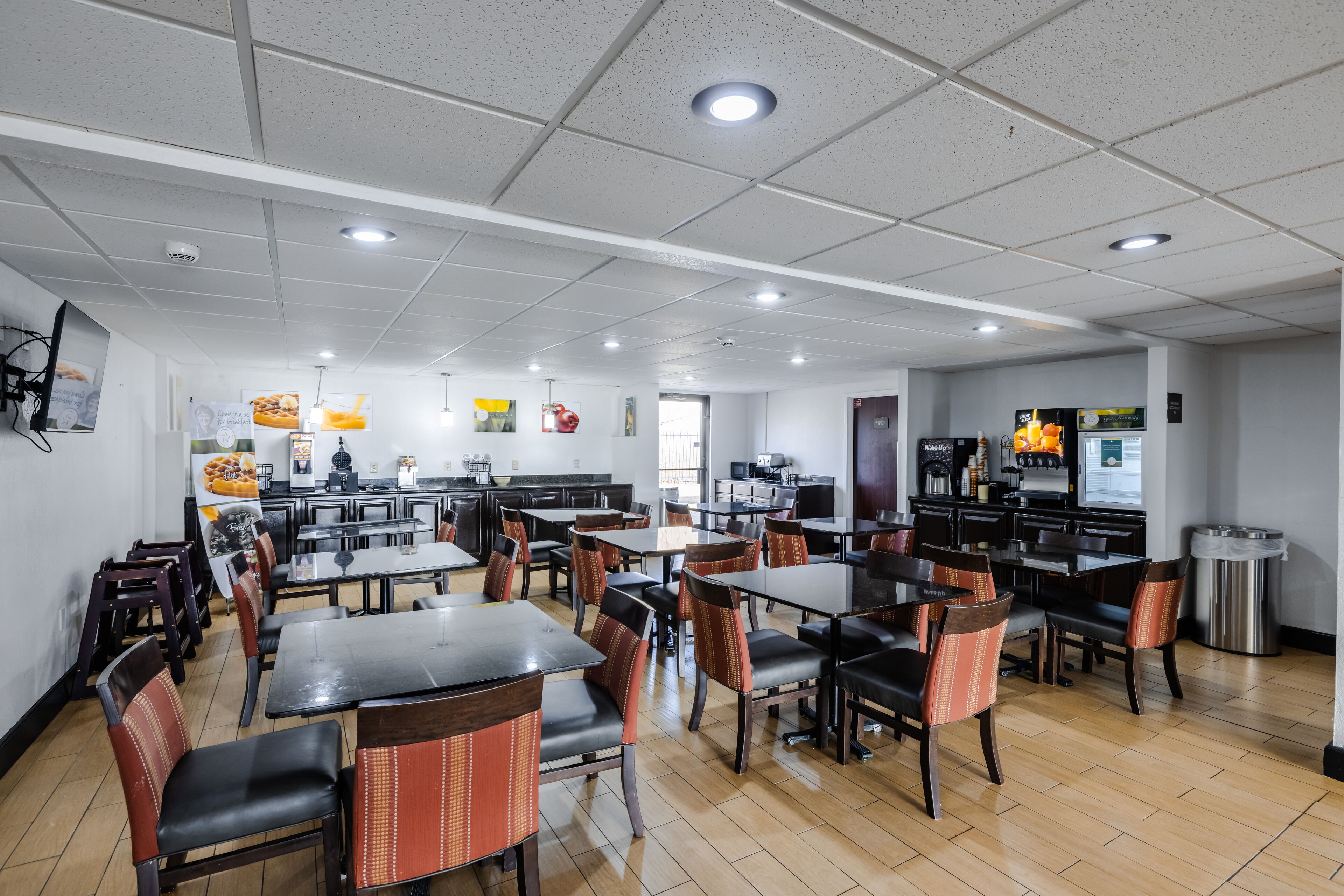 Free buffet breakfast 