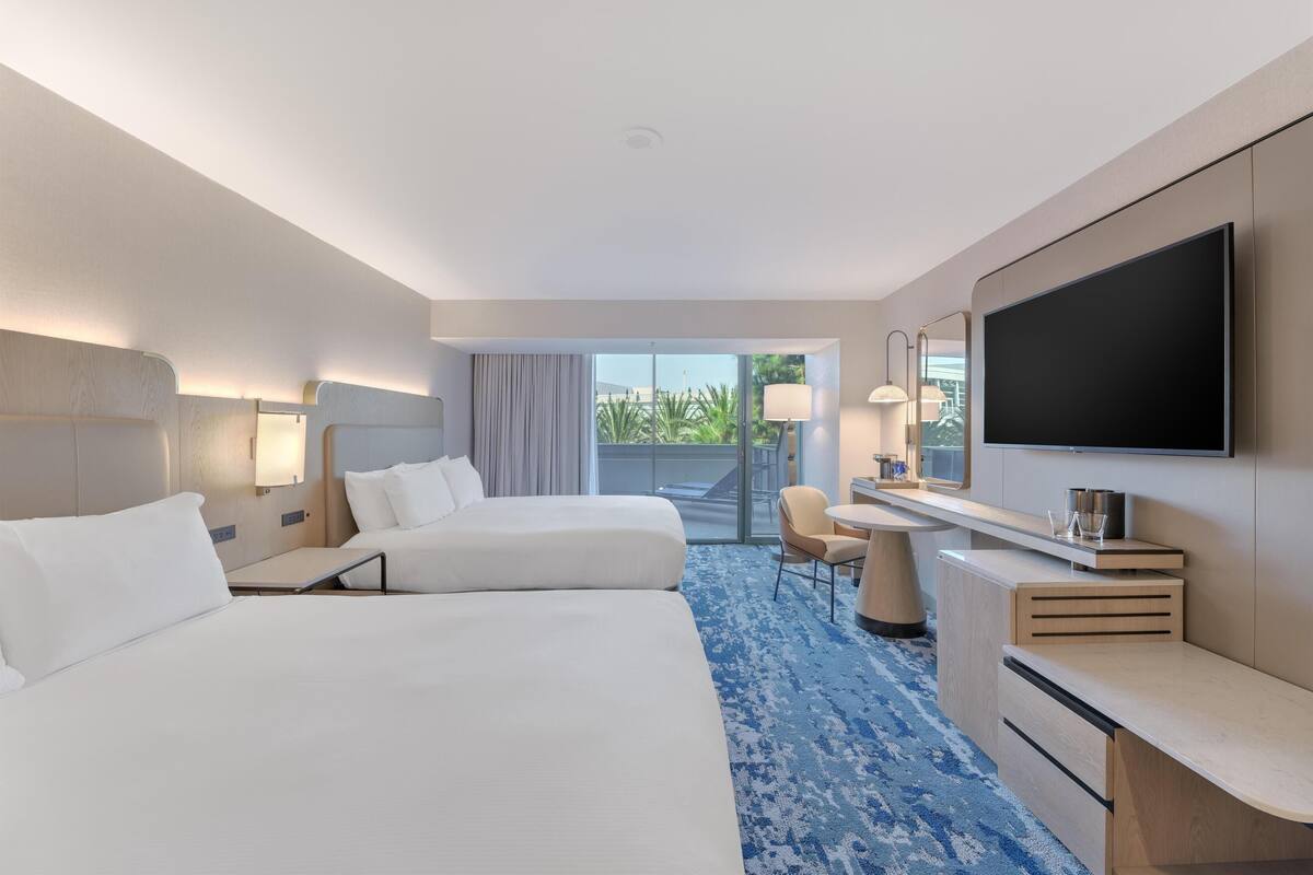 ห้องพัก, เตียงควีนไซส์ 2 เตียง, ระเบียง | เครื่องนอนระดับพรีเมียม, ผ้านวมขนเป็ด, เตียงพร้อมฟูกเสริมที่นอน