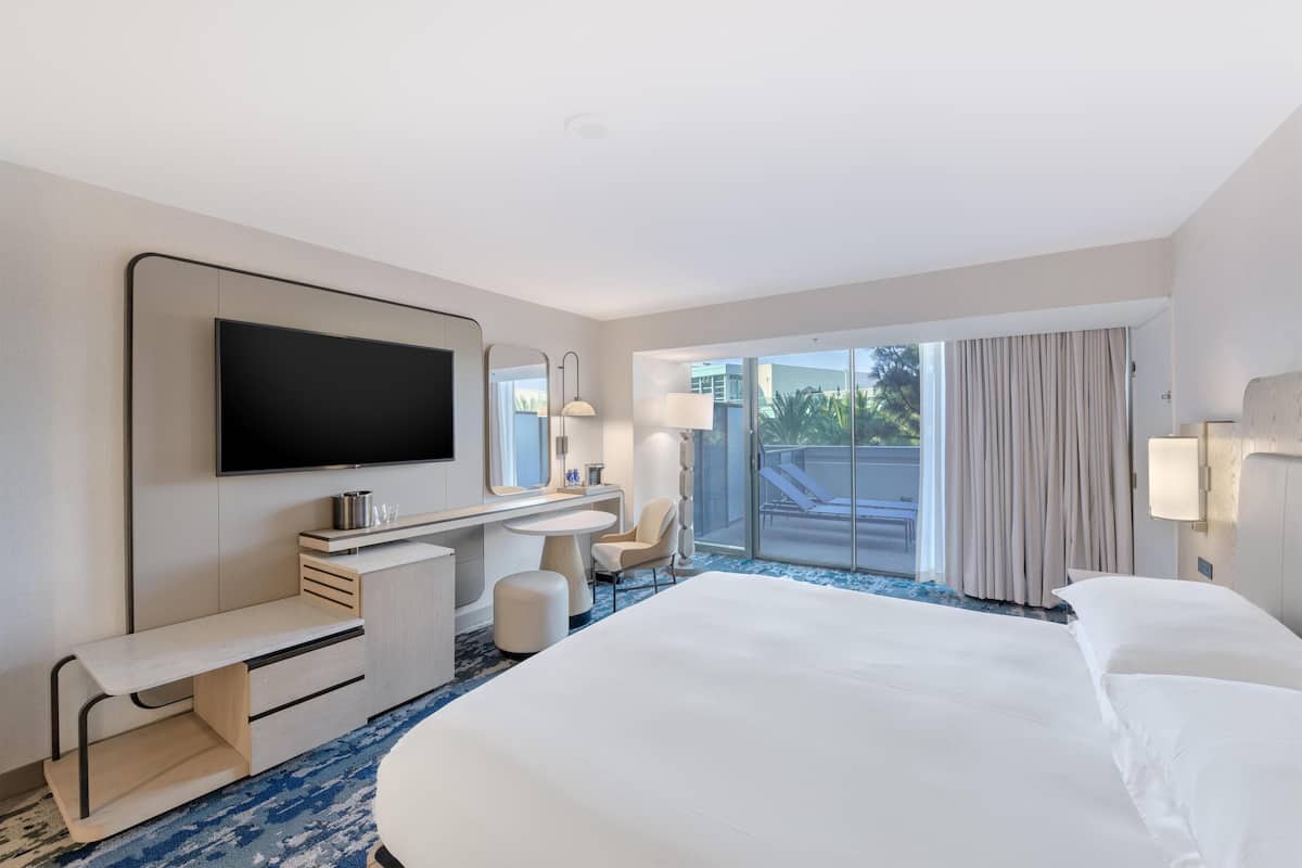 Room, 1 King Bed, Balcony | Premium bedding, down duvets, pillow-top beds, in-room safe