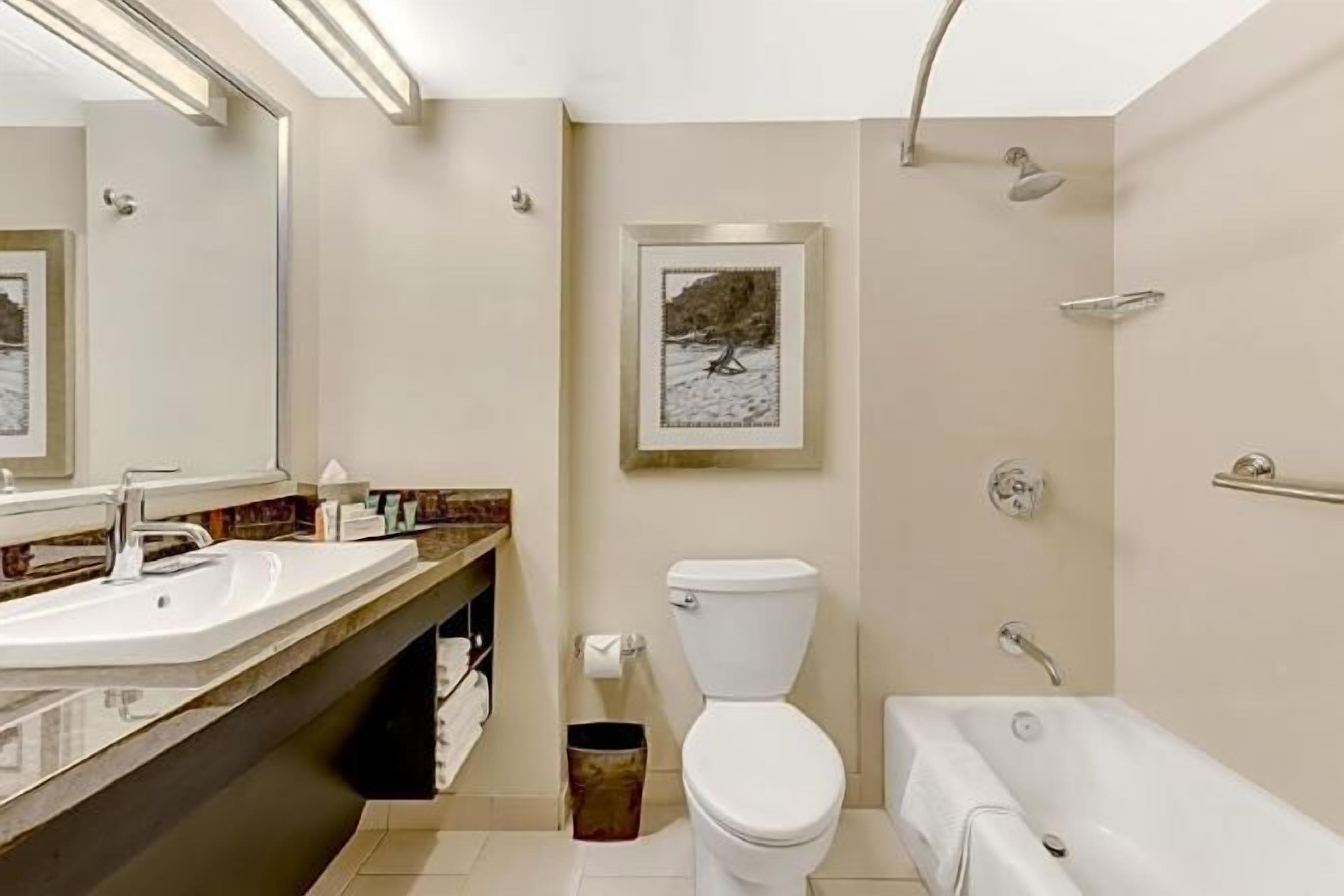 Kamar mandi | Perlengkapan mandi desainer, pengering rambut, jubah mandi, dan handuk