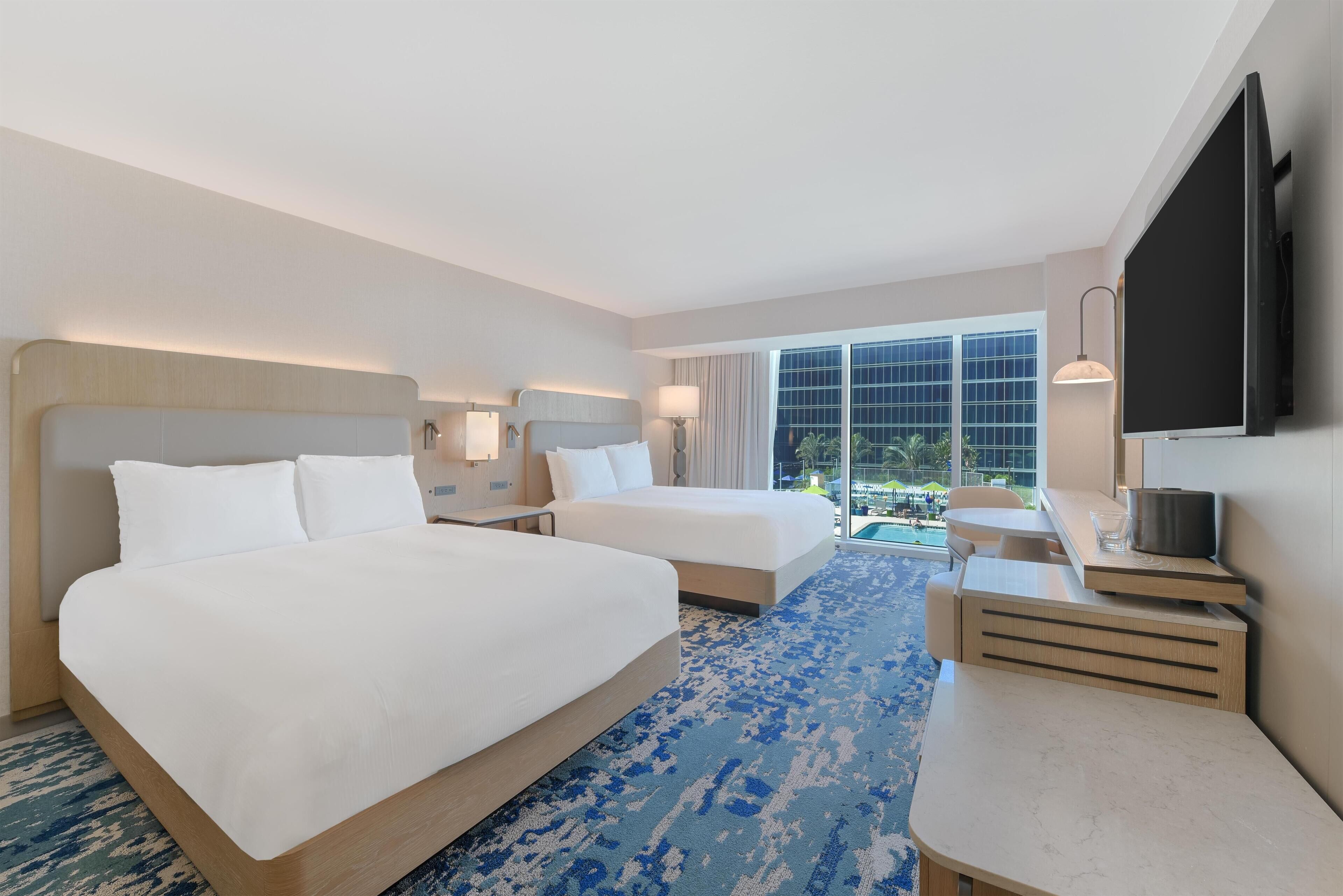 Room, 2 Queen Beds, Pool View