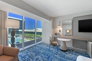 Premium bedding, down duvets, pillow-top beds, in-room safe - Hilton Anaheim (Anaheim)