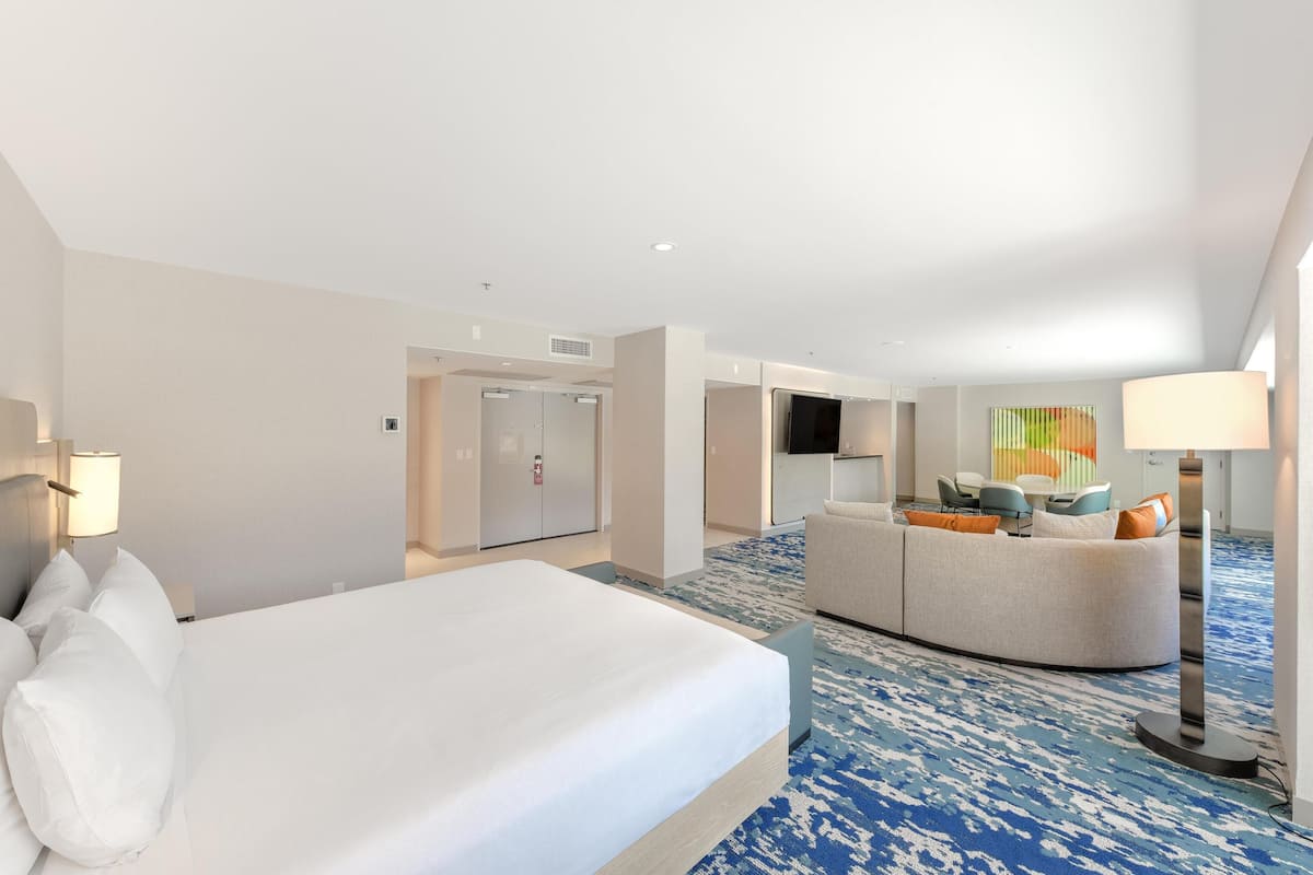 Suite, 1 King Bed | Premium bedding, down duvets, pillow-top beds, in-room safe