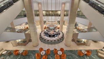 2 bars/lounges, lobby lounge