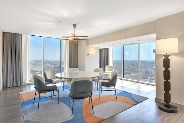 Presidential Suite, 1 King Bed | Living area | 32-inch flat-screen TV with cable channels, TV, pay movies