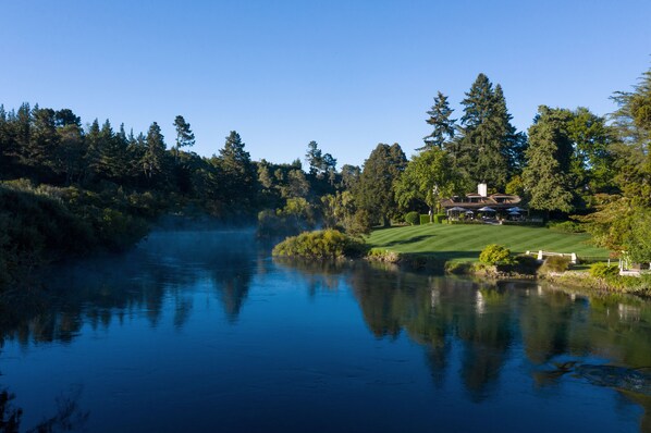 Guests may enjoy scenic views of the lake from their accommodations.