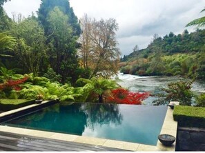 Alex van Heeren Cottage | Water view - Huka Lodge (Wairakei)