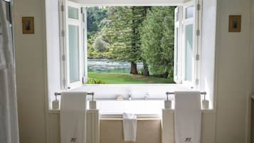 Separate bathtub and shower, deep-soaking bathtub, rainfall showerhead