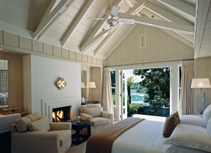 Hypo-allergenic bedding, free minibar, in-room safe - Huka Lodge (Wairakei)